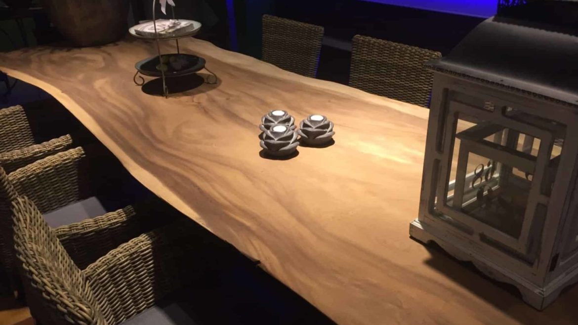 lange houten tafel, Lange houten tafel